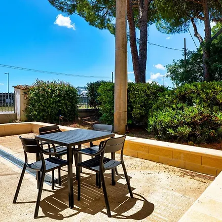 Guesthost - Il Casale Dei Gelsi - 7 With Pool & Garden *