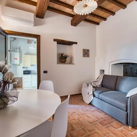 Guesthost - Il Casale Dei Gelsi - 7 With Pool & Garden San Martino In Campo