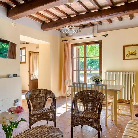 Guesthost - Il Casale Dei Gelsi - 7 With Pool & Garden